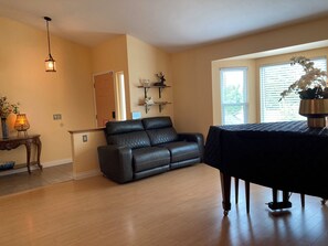 Interior - Cozy 5BR Ranch Home with Hot Tub in Quiet Folsom Neighborhood (Folsom)