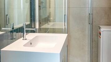 Doccia, bidet, asciugamani