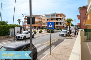 Property grounds - Mialmare Nord - Marcelli, new three-room apartment in the center facing the sea (Marcelli)