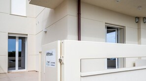 Property grounds - Mialmare Nord - Marcelli, new three-room apartment in the center facing the sea (Marcelli)