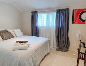 3 bedrooms, iron/ironing board, bed sheets