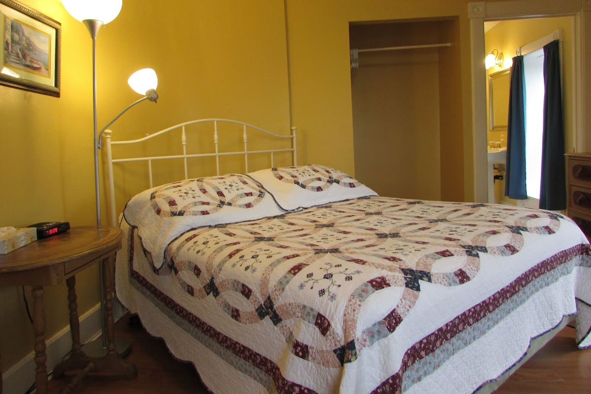 Classic Room, 1 Queen Bed, Sea View | 1 bedroom, WiFi (free), bed sheets