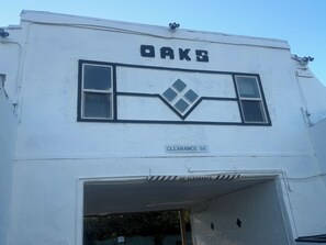 Exterior - The Oaks Motel (Gilroy)