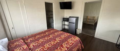 Quarto solteiro básico | Wi-Fi de cortesia, roupa de cama