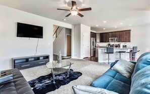 Smart TV - >Wando Best kept Secret< Wine, Hot Tub, Games (Colorado Springs)
