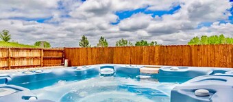 >Wando Best kept Secret< Wine, Hot Tub, Games