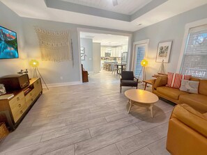 Smart TV, libri, impianto stereo