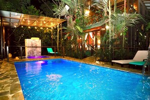 Piscina coperta, piscina all'aperto