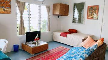 2 bedrooms, desk, free WiFi, bed sheets