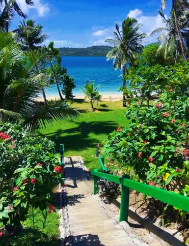 Nananu-I-Ra Oceanfront House - Island Escape