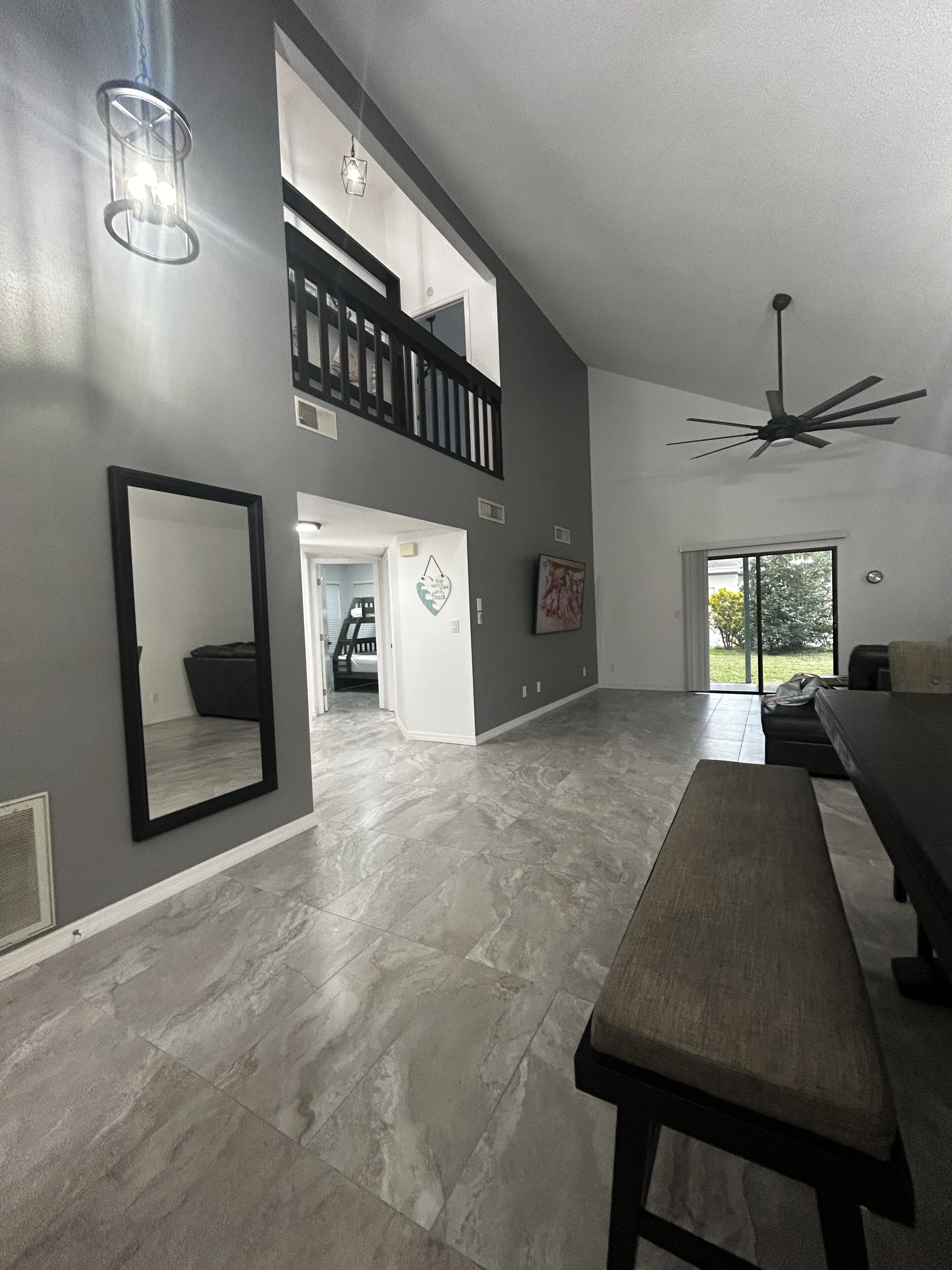 Beautiful home away from home in Largo , minutes from the beach. 