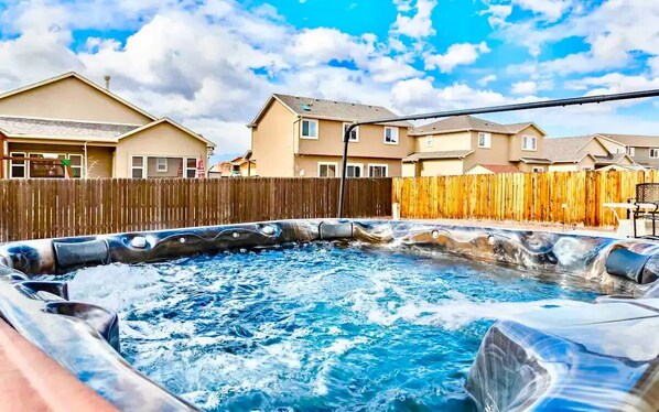 Outdoor spa tub - Tranquility await @ J Oasis HotTub~Wine~GameRoom
(Colorado Springs)