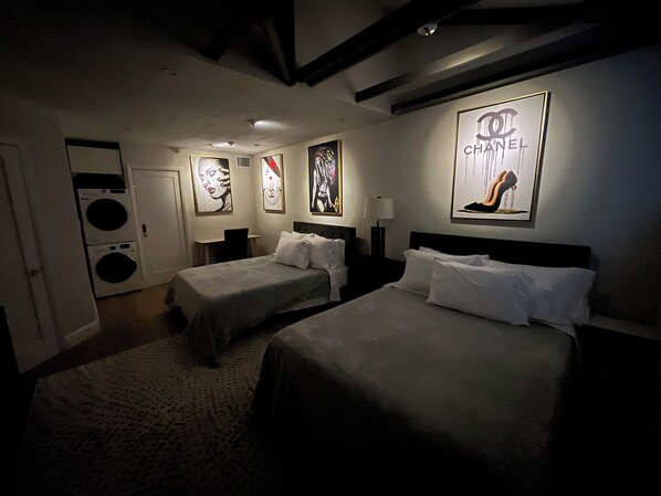 3 Schlafzimmer, Schreibtisch, Bügeleisen/Bügelbrett, WLAN