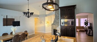 Cozy Boho house in a quiet community, in N Las Vegas. 10-12 miles to the Strip