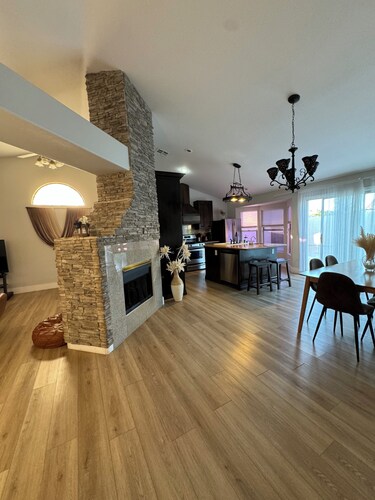 Cozy Boho house in a quiet community, in N Las Vegas. 10-12 miles to the Strip