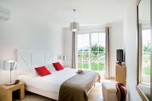 4 Schlafzimmer, Bügeleisen/Bügelbrett, Reisekinderbett, WLAN