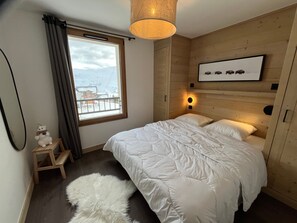 2 bedrooms, desk, free WiFi, bed sheets