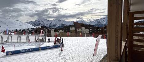 المنطقة المحيطة بالمنشأة