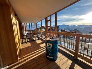 Outdoor dining - Très bel appartement, ski aux pieds & piscine (Alpe d'Huez)