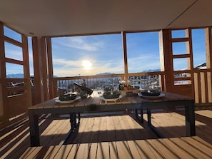 Outdoor dining - Très bel appartement, ski aux pieds & piscine (Alpe d'Huez)