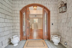 Interior - Luxury Beachfront Home with Guesthouse, Heated Pool & Spa, Putting Green, East Beach Oasis! (Saint Simons Island)