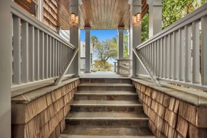 Property grounds - Luxury Beachfront Home with Guesthouse, Heated Pool & Spa, Putting Green, East Beach Oasis! (Saint Simons Island)