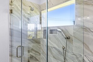 Hair dryer, towels, soap, shampoo - Slow M' Ocean ~ Bay Views (Galveston)