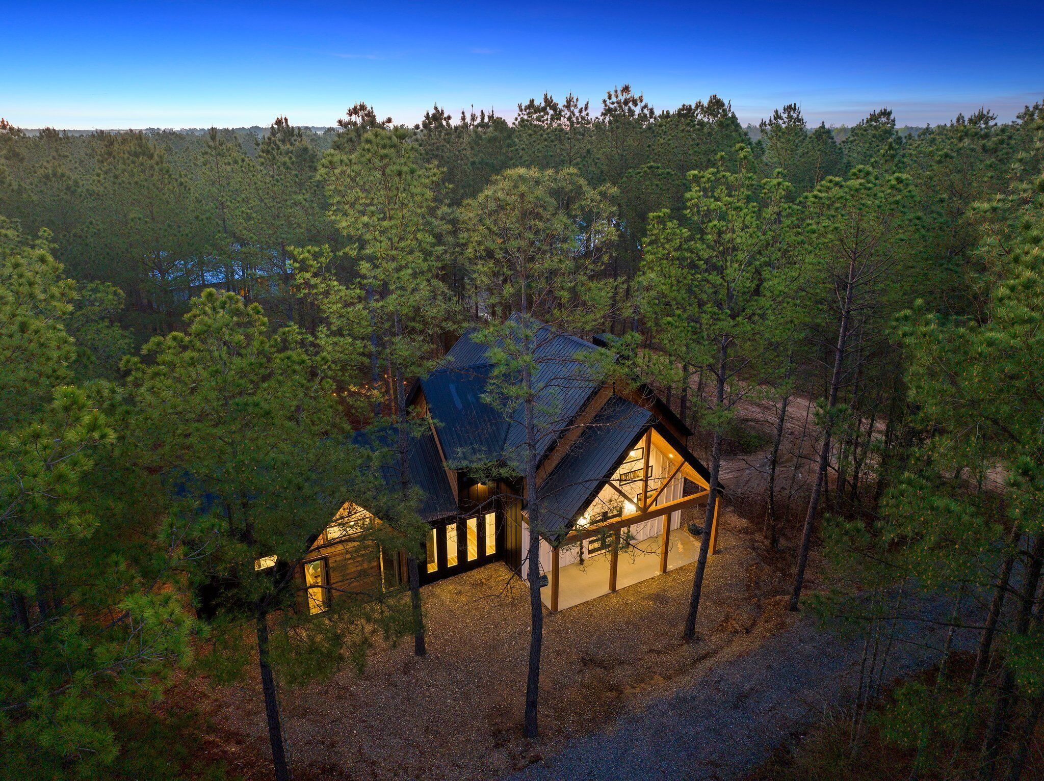 Loft in the Moment - Foosball, Hot Tub, Firepit, Cornhole, Playset