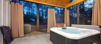 Modern Cabin W/ Lower Taxes & Playset & Cornhole