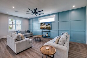 TV, video games - Elevator, Endless Summer by SeaBreeze Vacation (Bradenton Beach)