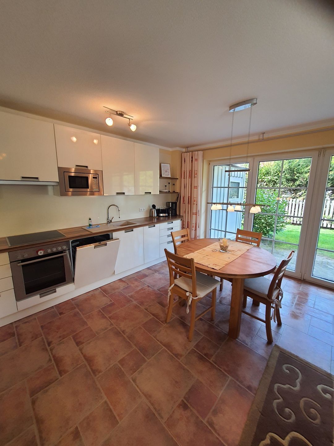 ثلاجة، ميكروويف، فرن، موقد طهي مسطح