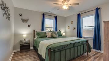 2 bedrooms, desk, iron/ironing board, WiFi