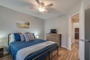 2 bedrooms, desk, iron/ironing board, WiFi - Mins To Downtown~ETSU~Buffalo Mtn. Park~JCMC~VA Med Center (Johnson City)