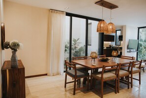 コンフォート アパートメント | ダイニングルーム