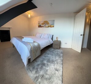 2 bedrooms, iron/ironing board, travel cot, free WiFi