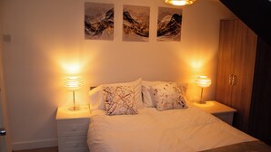Room - Private Parking, Urban Comfort & City Haven (Plymouth)