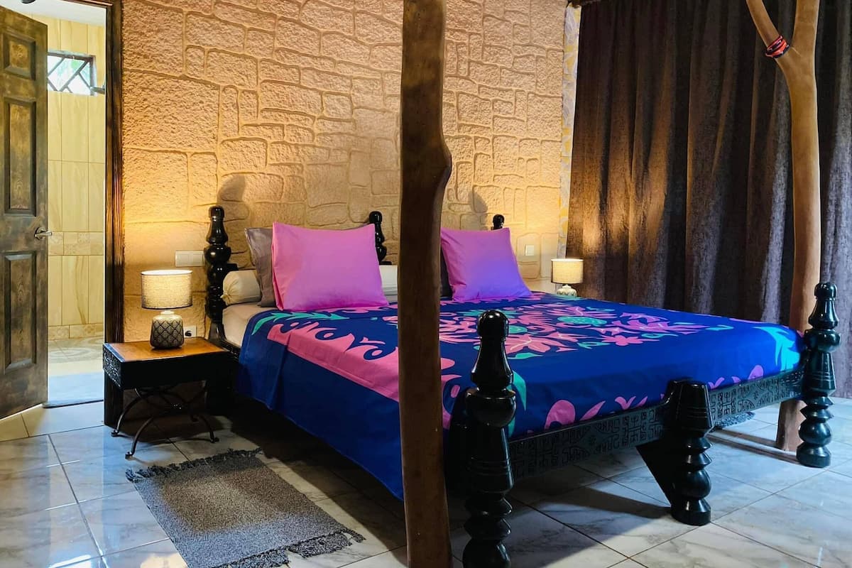 Comfort Room | Iron/ironing board, free WiFi