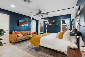 5 bedrooms, desk, iron/ironing board, travel cot - Oasis w/ Pool & Fun for Adults & Kids, Themed Rooms, Close to Golf & Shopping (Scottsdale)