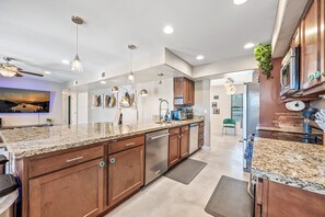 Fridge, microwave, oven, stovetop - Oasis w/ Pool & Fun for Adults & Kids, Themed Rooms, Close to Golf & Shopping (Scottsdale)
