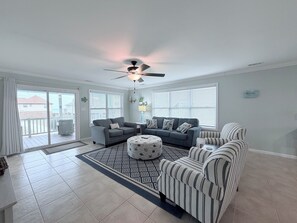 Smart TV - Ocean Views in Surf City!
Steps to the beach! Game Room! Fenced Yard! (Surf City)