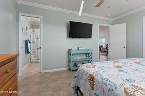 5 bedrooms, travel cot, free WiFi, bed sheets - Ocean Views in Surf City!
Steps to the beach! Game Room! Fenced Yard! (Surf City)