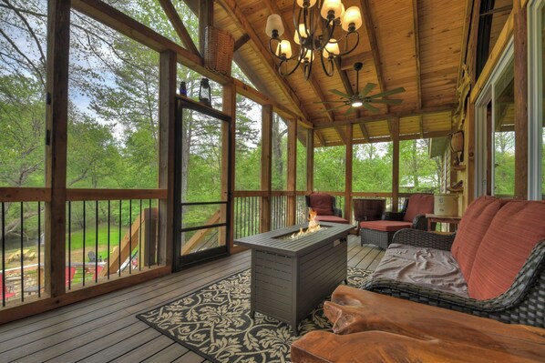 المنشأة من الداخل