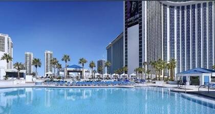 900 sq ft one bedroom villa minutes away from the Las Vegas strip Pet Friendly!