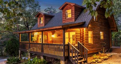 Wooded 3BR Luxury Cabin, Close to City & Nature