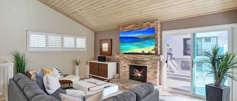 Smart-TV, Kamin, Arbeitsbereiche