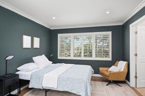 5 bedrooms, iron/ironing board, free WiFi, bed sheets