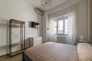 1 slaapkamer, een strijkplank/strijkijzer, wifi, beddengoed