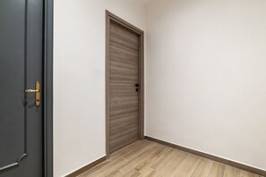 Interior - GuestHost - Monteverde Vecchio Double Apartment (Roma)
