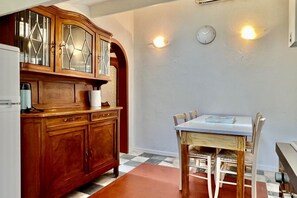 Dining - GuestHost - Comfortable apartment of approximately 64 m2, able to accommodate up to 4 people, located on the fourth floor of a building without a lift. The accommodation is located in an area full of all services and boasts a wonderful view of the San Te (Lerici)