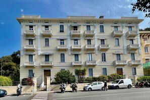 Exterior - GuestHost - Comfortable apartment of approximately 64 m2, able to accommodate up to 4 people, located on the fourth floor of a building without a lift. The accommodation is located in an area full of all services and boasts a wonderful view of the San Te (Lerici)